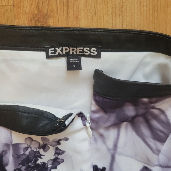 Express floral mini skirt - size 6 - Picture 5 of 7